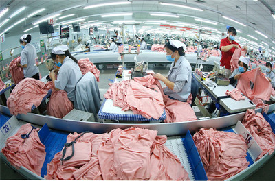 外眼看山東&middot;央媒一周圖片擷英丨齊魯春正好,車間生產忙