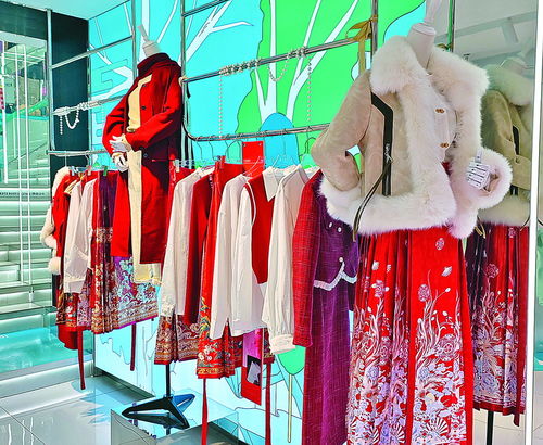 國(guó)風(fēng)服飾煥發(fā)新活力 馬面裙成為不少市民的 新年戰(zhàn)袍