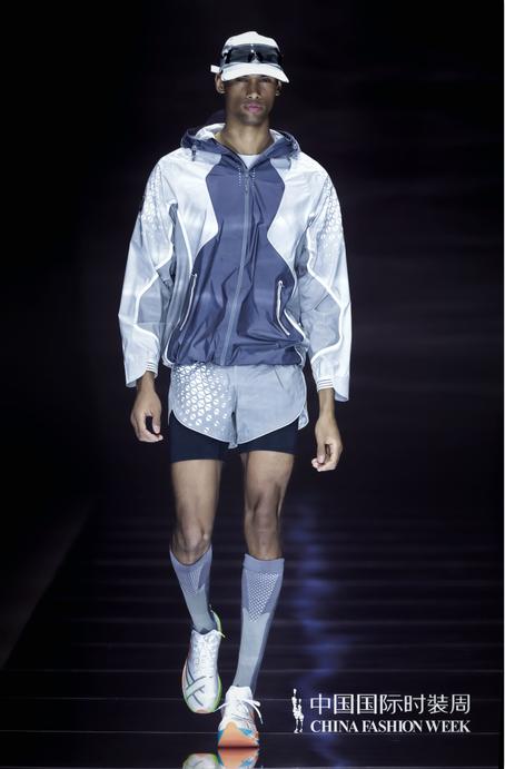 探索未來(lái)科技,特步領(lǐng)跑時(shí)尚運(yùn)動(dòng)服飾 黃金時(shí)代