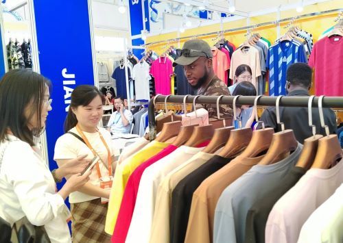 華交會(huì)展商業(yè)務(wù)快速恢復(fù)，服飾行業(yè)迎來(lái)新機(jī)遇